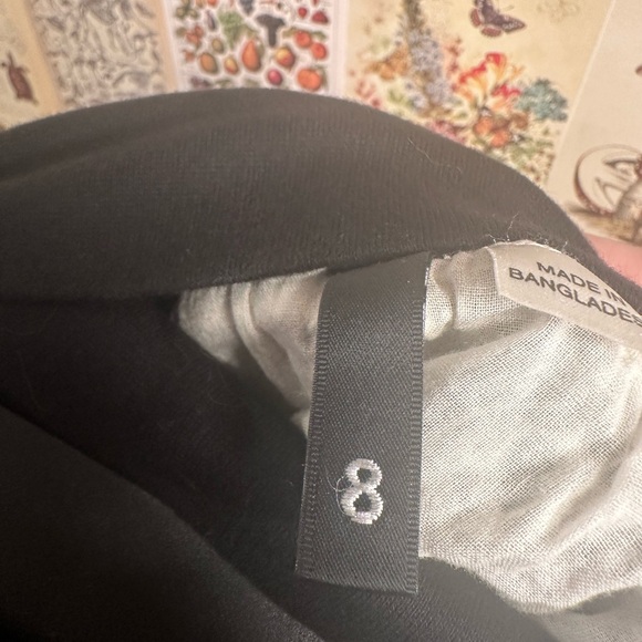 Black and white skirt. Can be folded or high waist. H&M size 8. Good condition - Picture 3 of 4